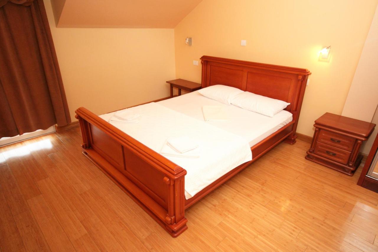 Hotel Rr แฮร์เซ็ก-โนวี ภายนอก รูปภาพ