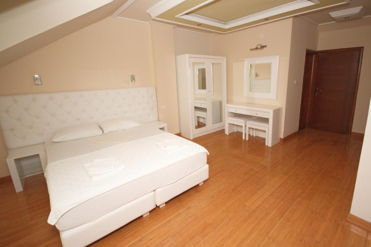 Hotel Rr แฮร์เซ็ก-โนวี ภายนอก รูปภาพ