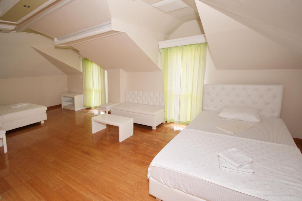 Hotel Rr แฮร์เซ็ก-โนวี ภายนอก รูปภาพ
