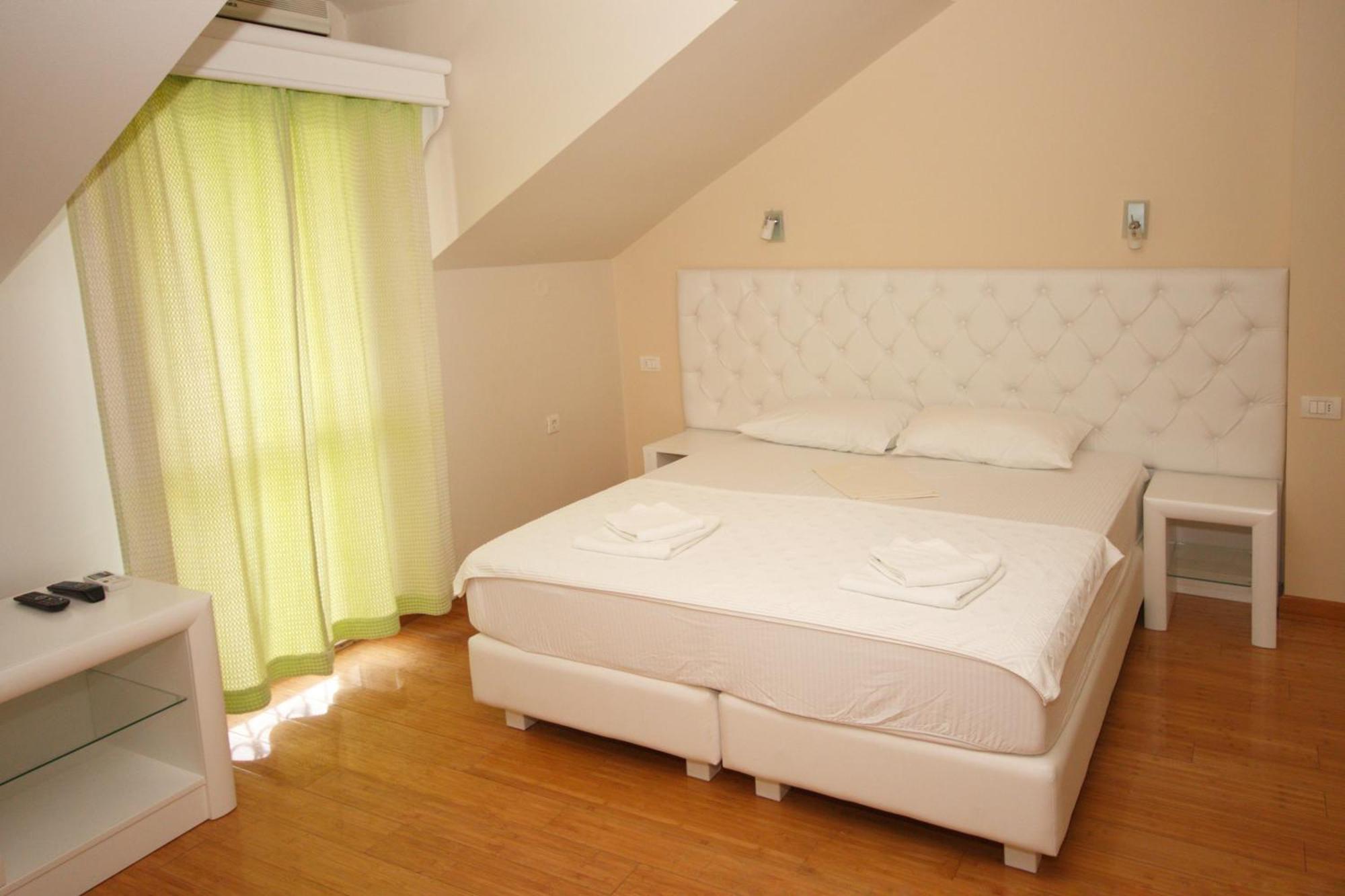 Hotel Rr แฮร์เซ็ก-โนวี ภายนอก รูปภาพ