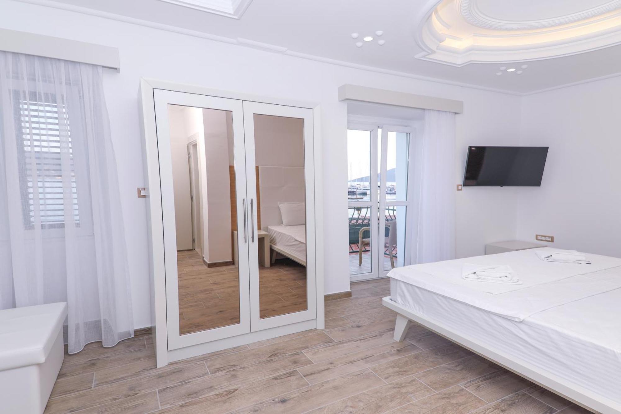 Hotel Rr แฮร์เซ็ก-โนวี ภายนอก รูปภาพ