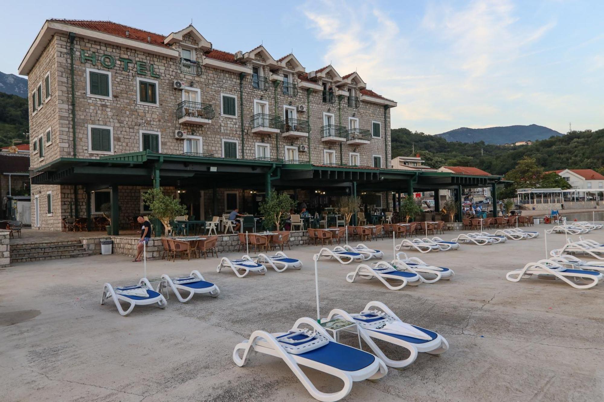 Hotel Rr แฮร์เซ็ก-โนวี ภายนอก รูปภาพ