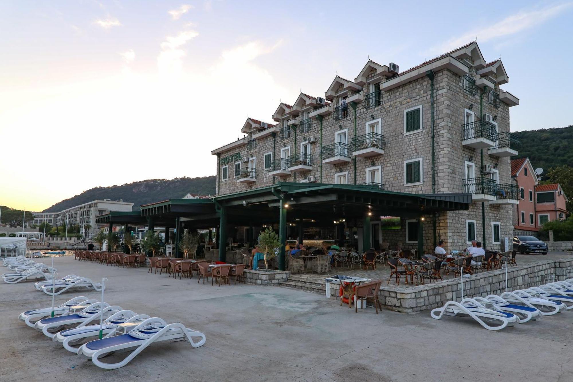 Hotel Rr แฮร์เซ็ก-โนวี ภายนอก รูปภาพ