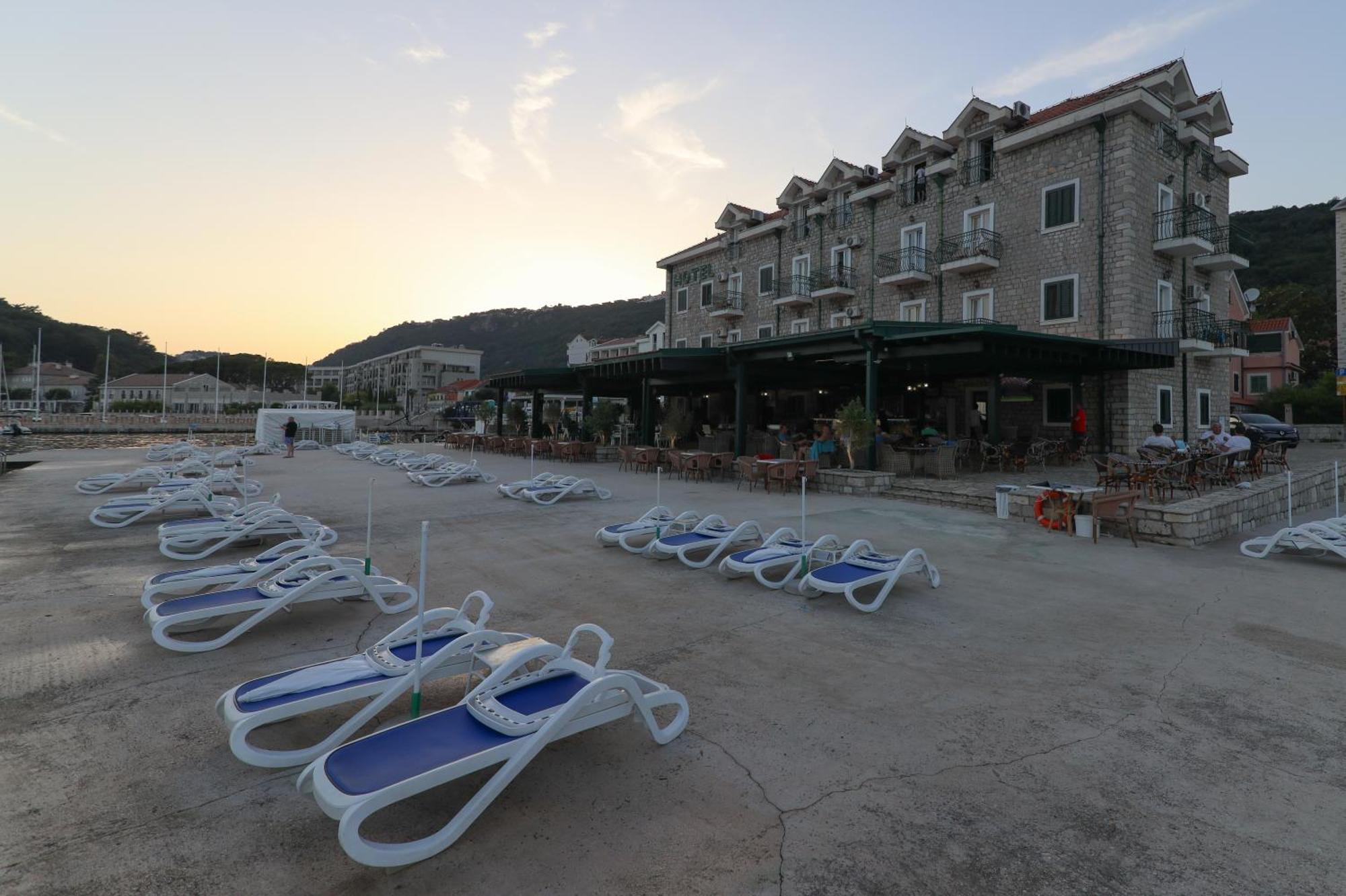 Hotel Rr แฮร์เซ็ก-โนวี ภายนอก รูปภาพ