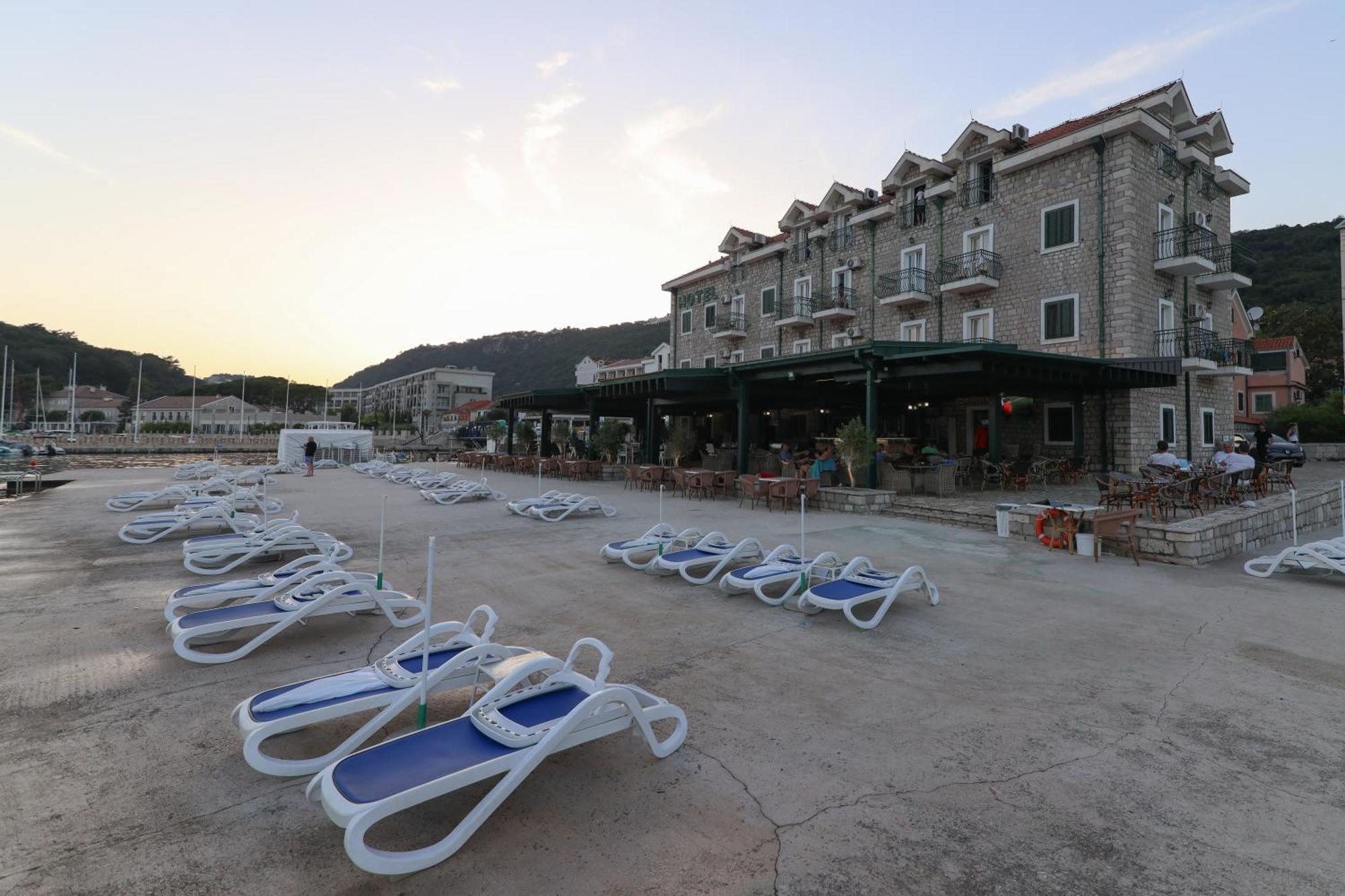 Hotel Rr แฮร์เซ็ก-โนวี ภายนอก รูปภาพ